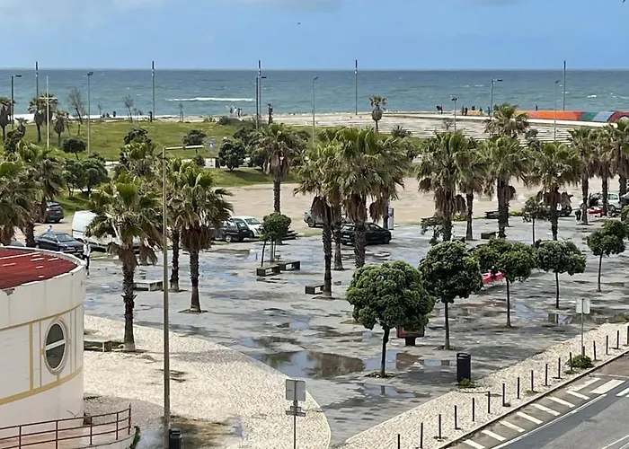Enjoy Ocean Beach Life At Costa Da Caparica!